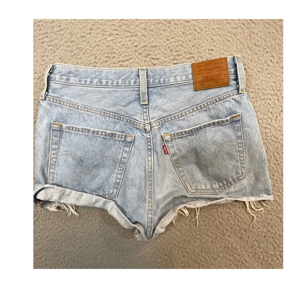 Levis Premium 501 Original Shorts Womens 28 Light Wash Blue Excellent Cut Off - Picture 3 of 8